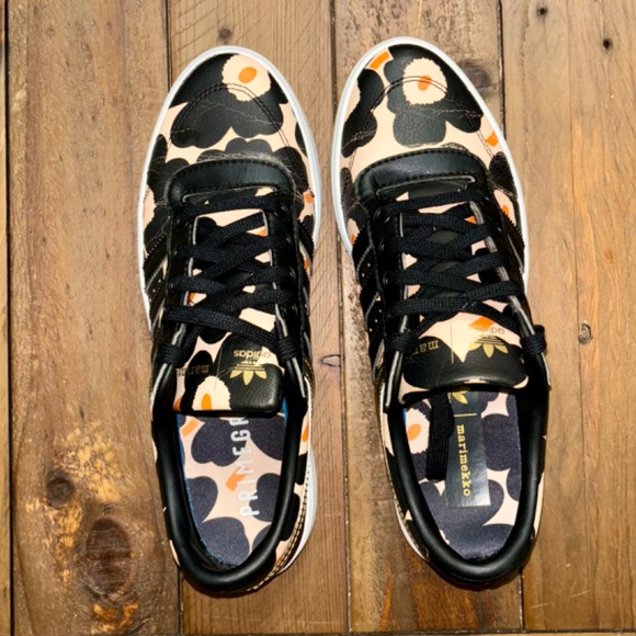 Adidas Marimekko Bryony Sneakers Shoe Floral Black Gold GW2264 Women's Size 7.5 - Picture 2 of 11